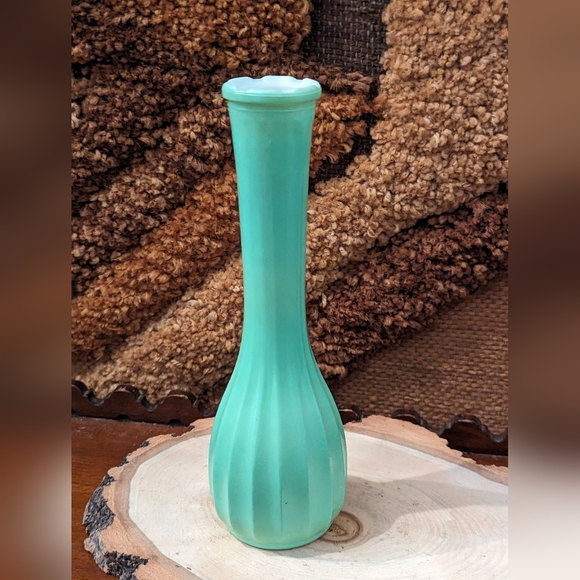 Vintage CLG Co. White Milk Glass Ribbed Tapered Long Stem Bud Vase 8 3/4" Green - Picture 4 of 4